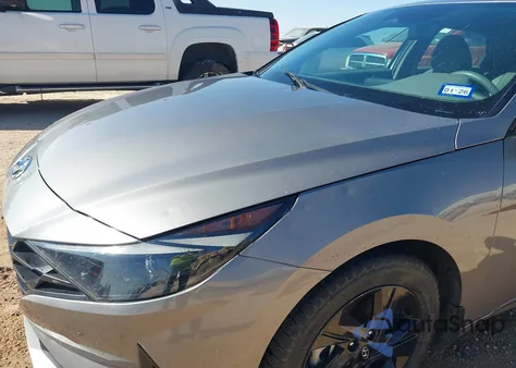 2023 Hyundai Elantra Sel z USA, uszkodzony, nr VIN KMHLM4AG9PU477531